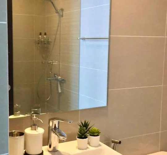 Apartment New & Modern Cozy 1br W/ Balcony@bgc, Wifi 300mbps