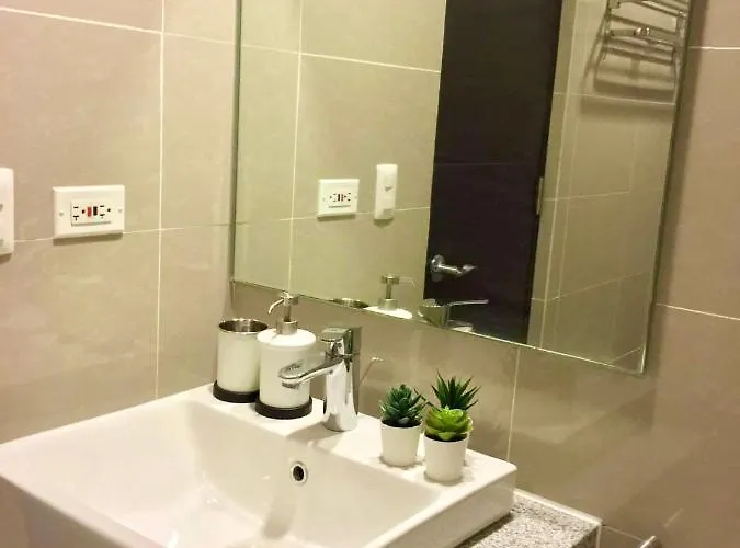 New & Modern Cozy 1br W/ Balcony@bgc, Wifi 300mbps Manila