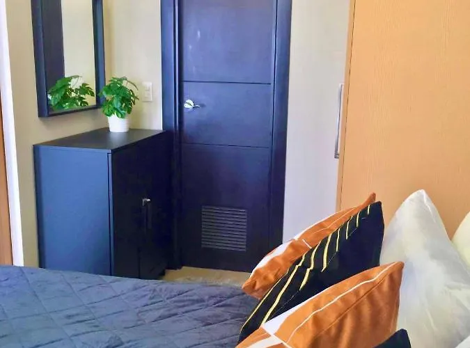 New & Modern Cozy 1br W/ Balcony@bgc, Wifi 300mbps Apartment Manila