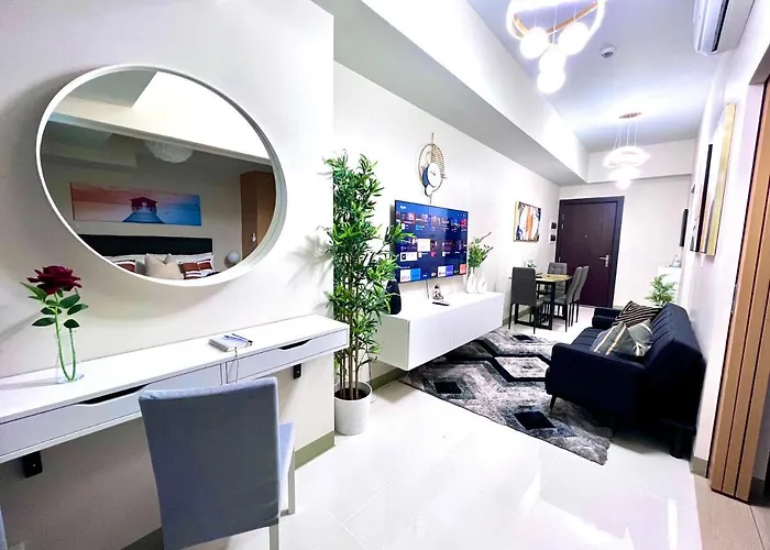 New & Modern Cozy 1br W/ Balcony@bgc, Wifi 300mbps Apartment Manila