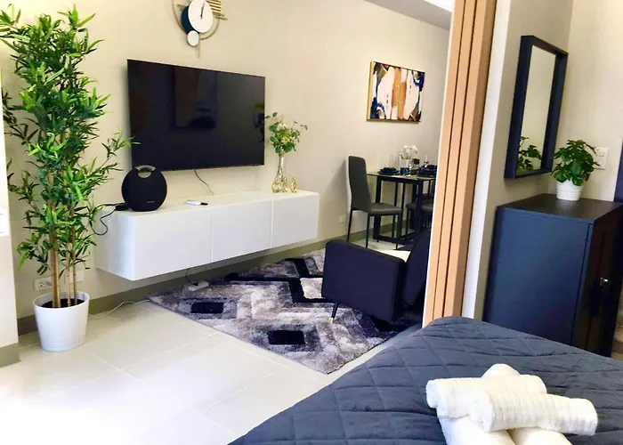 New & Modern Cozy 1br W/ Balcony@bgc, Wifi 300mbps