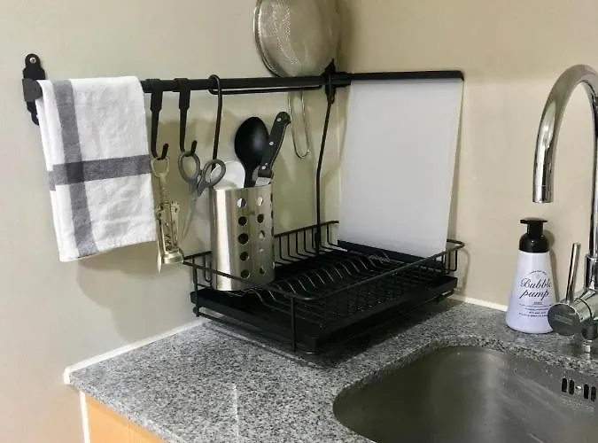 New & Modern Cozy 1br W/ Balcony@bgc, Wifi 300mbps Manila
