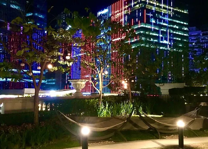 New & Modern Cozy 1br W/ Balcony@bgc, Wifi 300mbps Manila