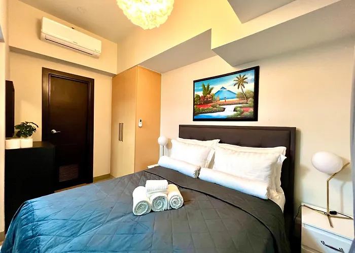 New & Modern Cozy 1br W/ Balcony@bgc, Wifi 300mbps