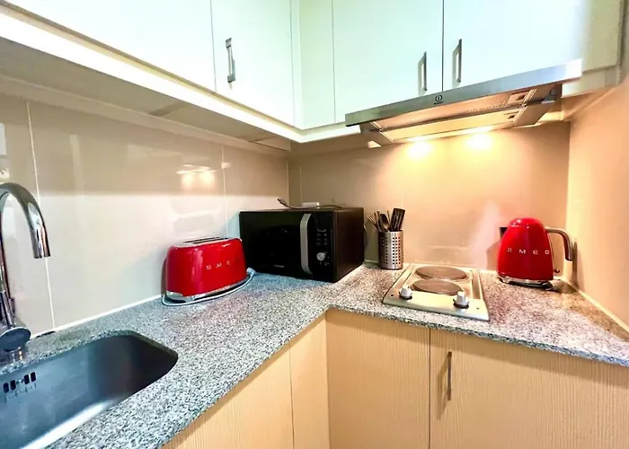 New & Modern Cozy 1br W/ Balcony@bgc, Wifi 300mbps Apartment Manila